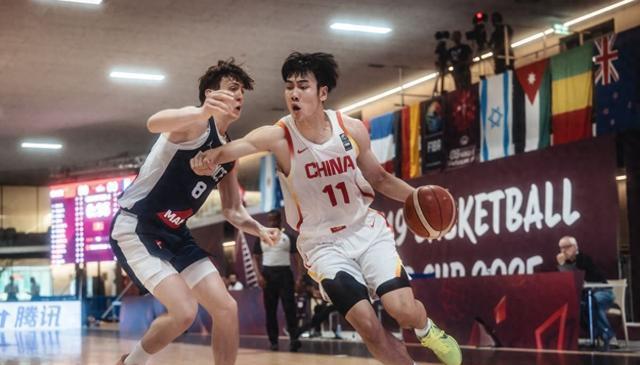 美国惊险过关,U19世界杯四强诞生,欧洲占两席!中国男篮五连败