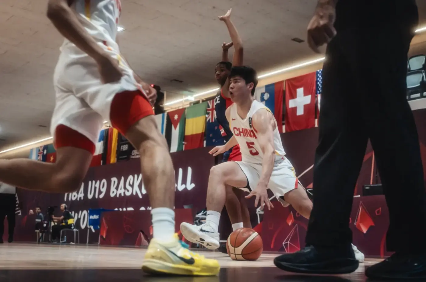 这一夜，U19男篮的体面，被篮板球撕了个粉碎