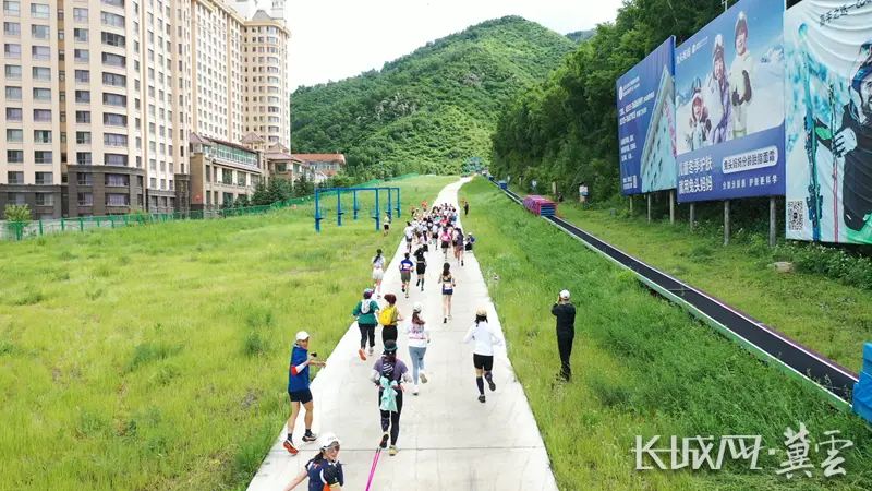 600余顶尖选手角逐！2025WMRA山地跑世界杯在崇礼开跑