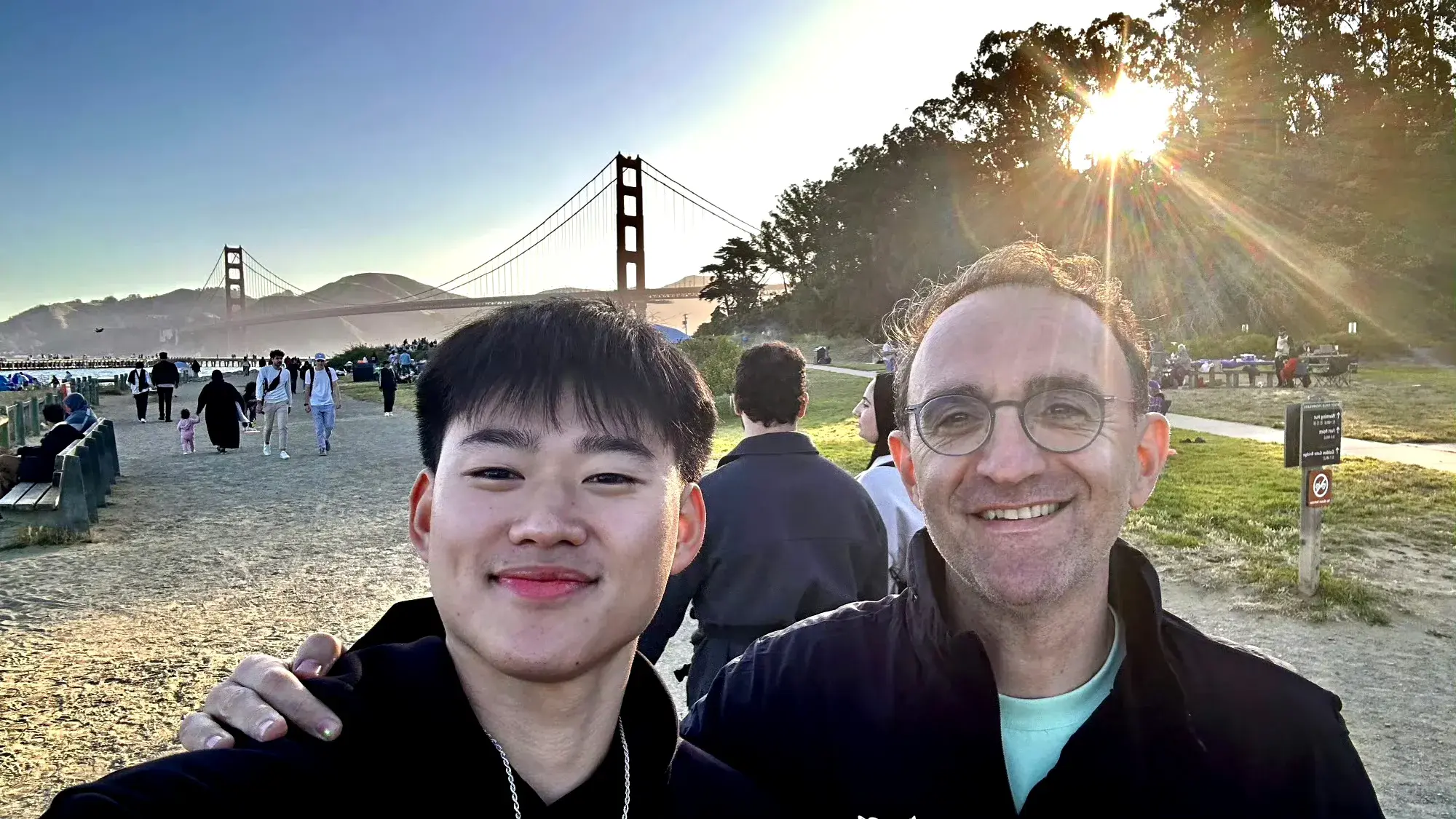 辽宁男篮乌戈在美国与赵维伦碰头，郭艾伦回沈阳被大批粉丝接机