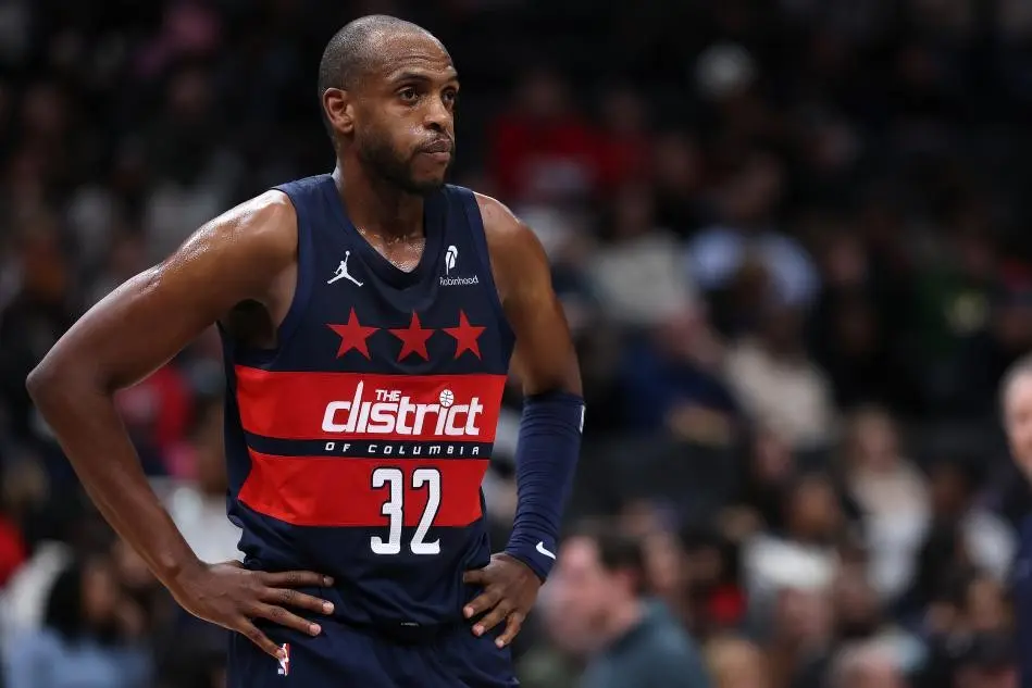物是人非！4年前的冠军阵容，如今仅剩8人还在NBA，2人继续留守！