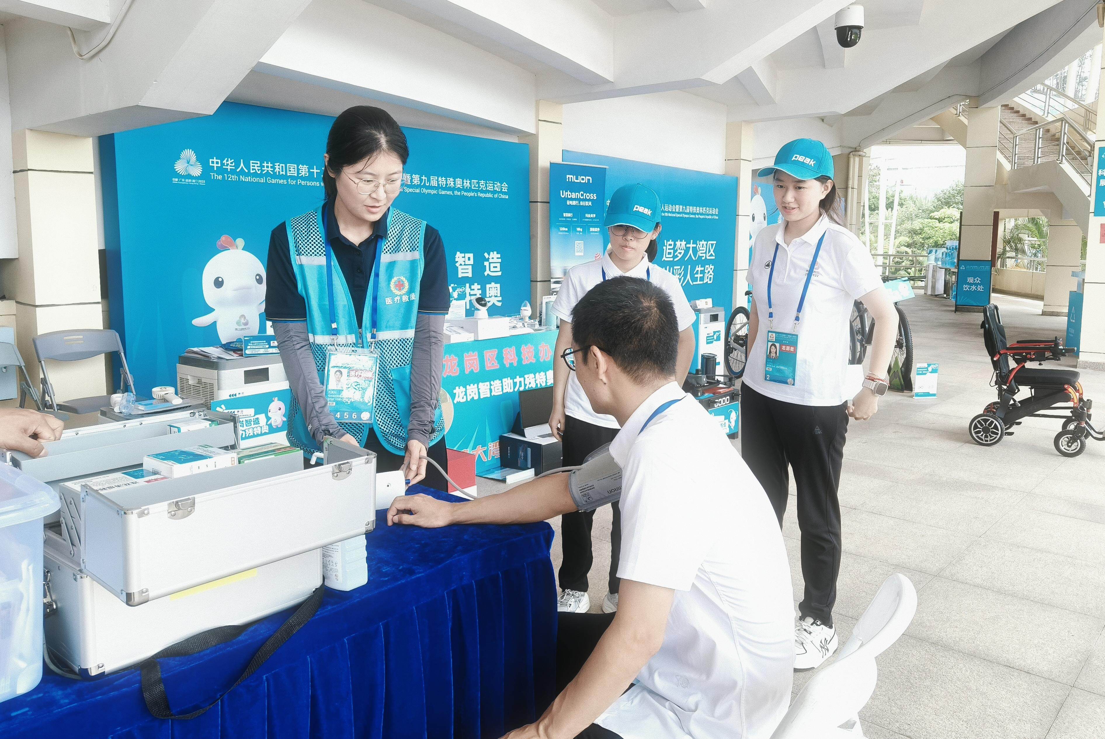 赛场边的守护者——龙岗医疗团队护航残特奥会自行车赛纪实