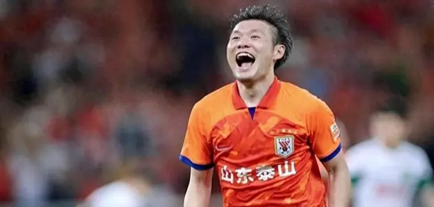同岁中场，一人入选一人落选？ 李源一数据碾压却遭无视 国足选人标准到底在哪？