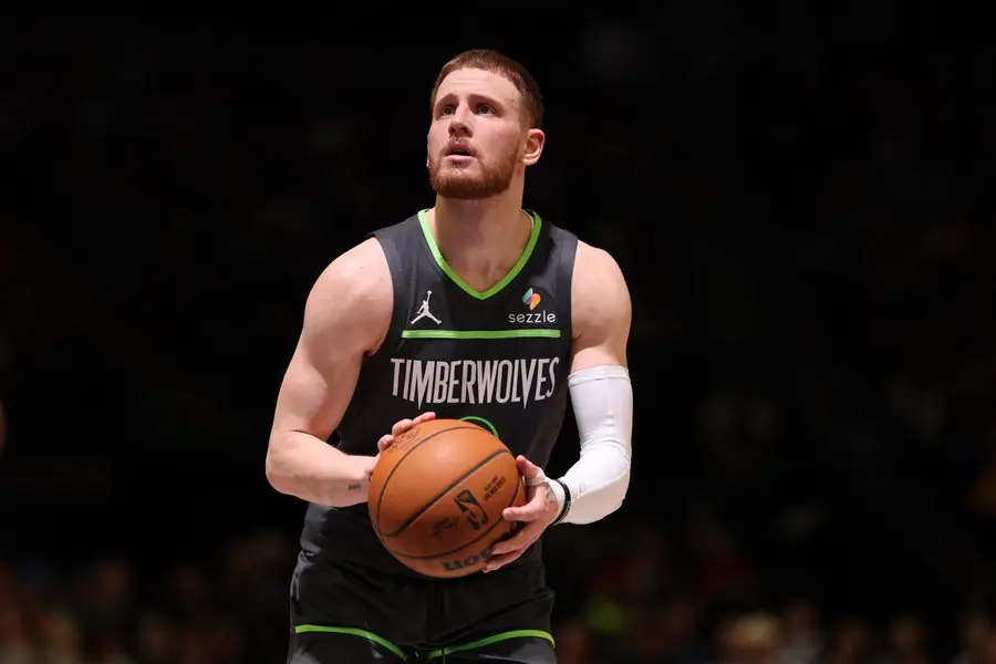物是人非！4年前的冠军阵容，如今仅剩8人还在NBA，2人继续留守！
