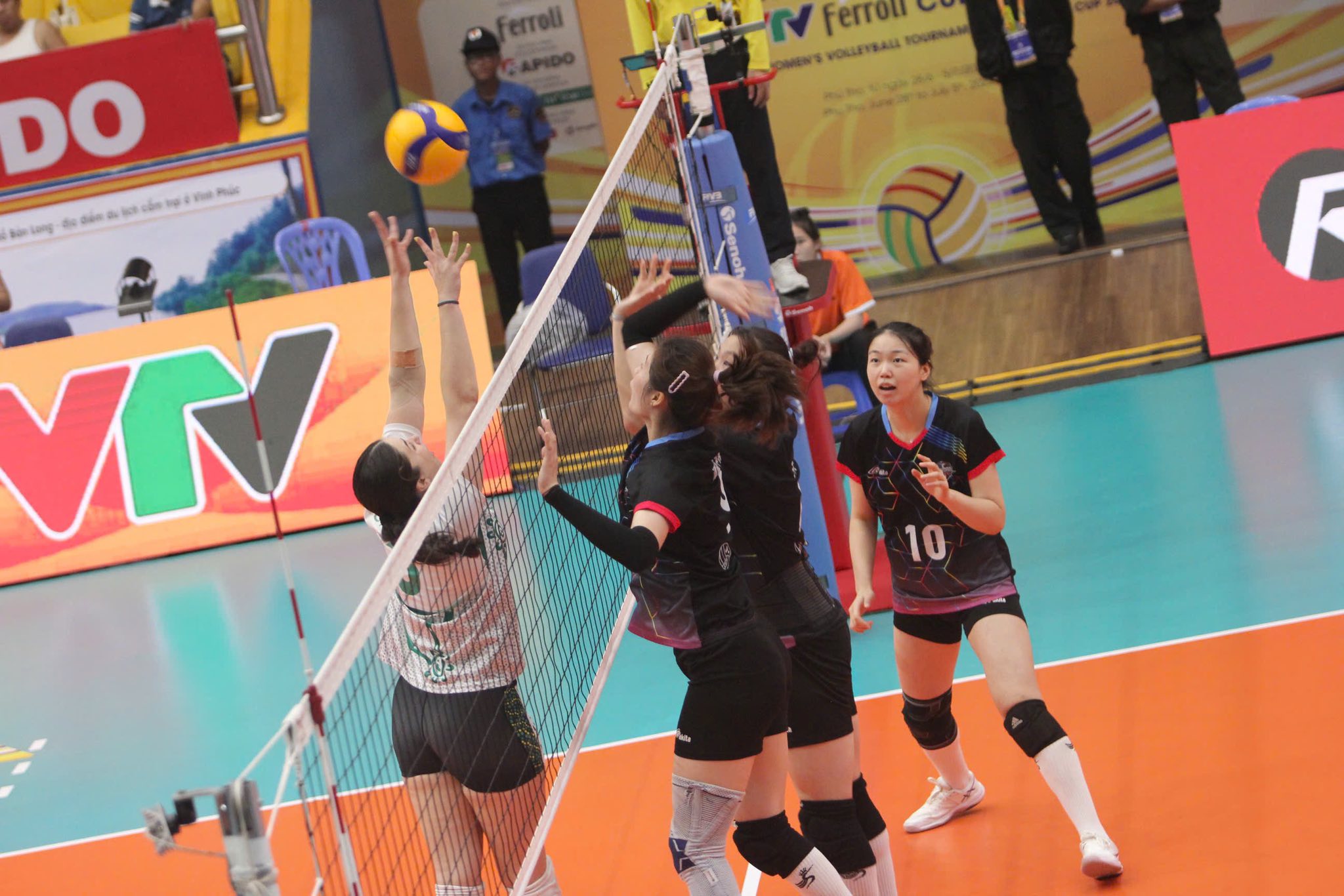 25-10！胡进率领中国女排代表队 横扫澳大利亚 国际邀请赛获第七名