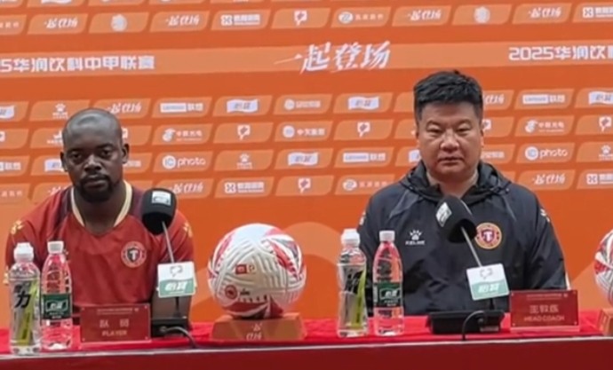 李金羽：希望队员明天努力奔跑，努力拼搏，争取好的成绩