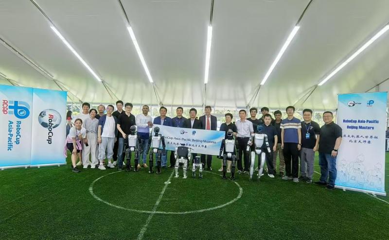 国家速滑馆人形机器人实训基地启用 首批赛队已入驻
