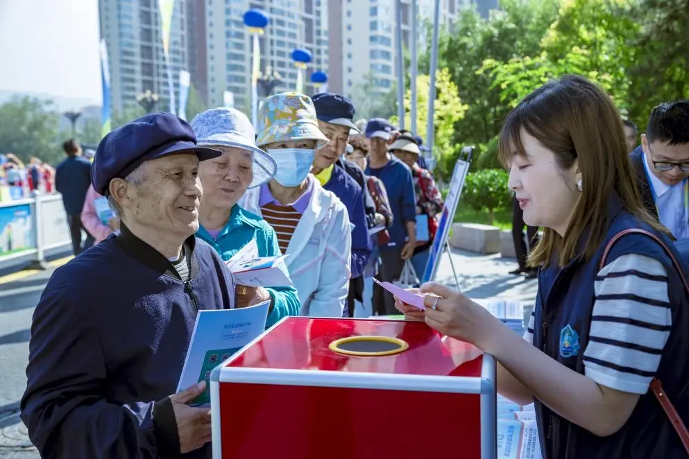 环青赛西宁启幕，1400公里赛程成反诈宣传新阵地