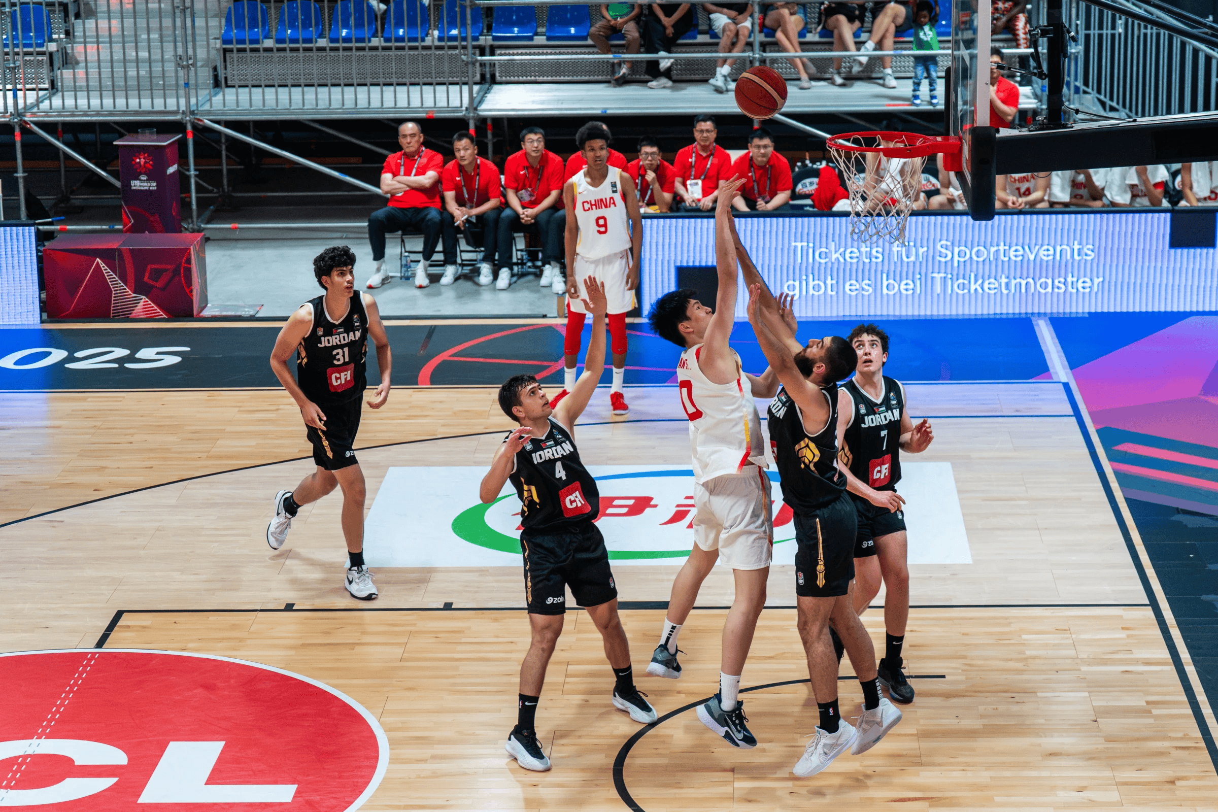 U19男篮世界杯：中国队总篮板输1个，其中进攻篮板输了7个