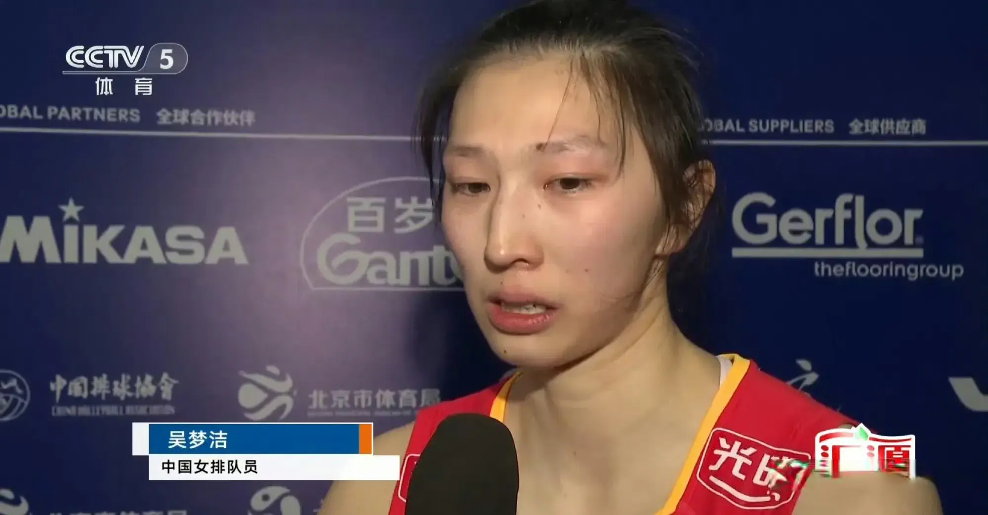 李盈莹返回天津！绷带裹脚，吴梦洁压力陡增，副攻发挥是关键
