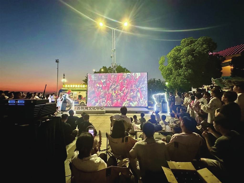 升级版足球夜市点燃苏城