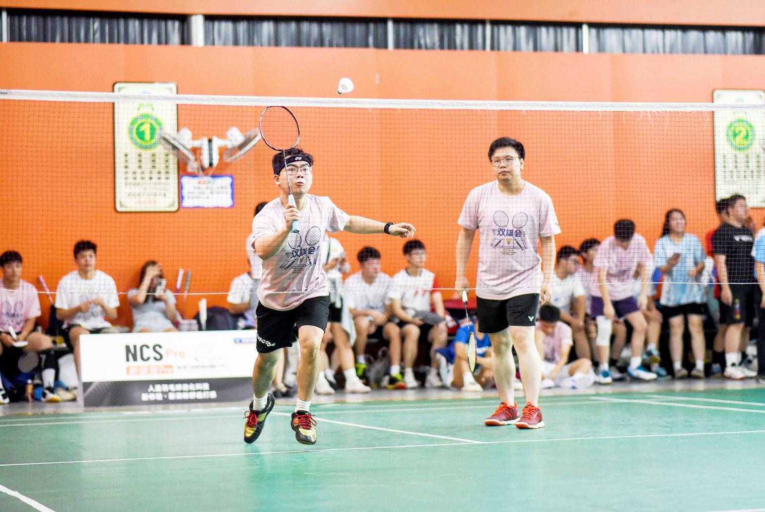 1600多名羽毛球选手“组团”挥拍