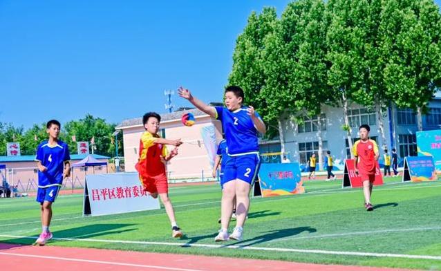 350个孩子挥汗赛场，传统绫球响不停，冠军花落谁家？