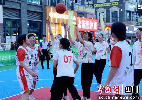 高县：26支篮球队竞逐赛场 点燃“村BA”夏日激情