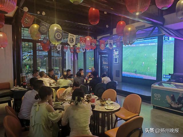 直播看球、美食休闲福利……扬州商超助力“苏超”全面开花