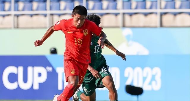 国足东亚杯踢韩国最强11人预测，三位18岁小将首发，CCTV5直播