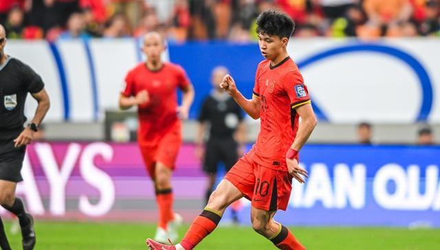 中韩战变阵4231！国足首发11人浮现：王钰栋无悬念 高天意搭档2选1