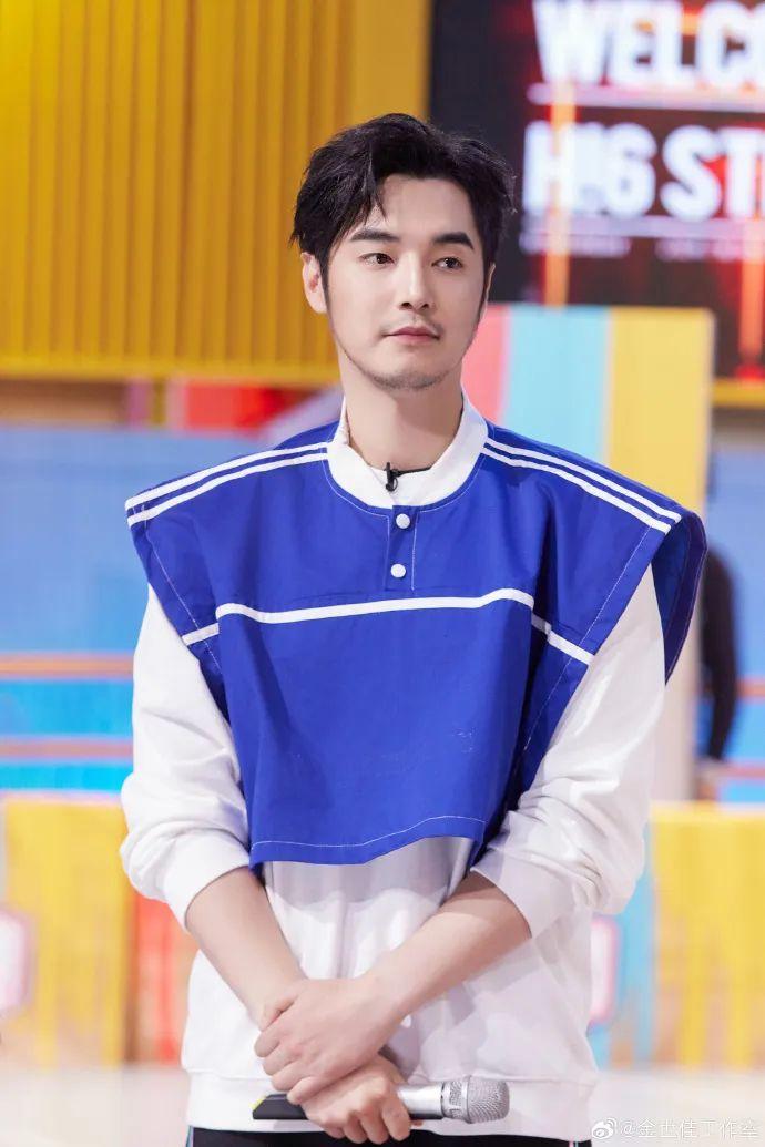 热搜第一！知名男星身份证丢失 证件照曝光，工作室最新回应