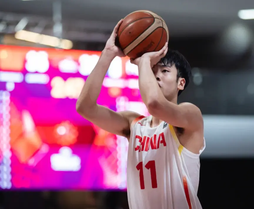 国青男篮世界杯收官：2胜4负排第13位 郇斯楠成亮点 曲绍斌连遭质疑