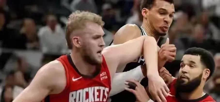 NBA交易最新报道：前火箭中锋兰代尔加盟灰熊&灰熊送赫夫到步行者