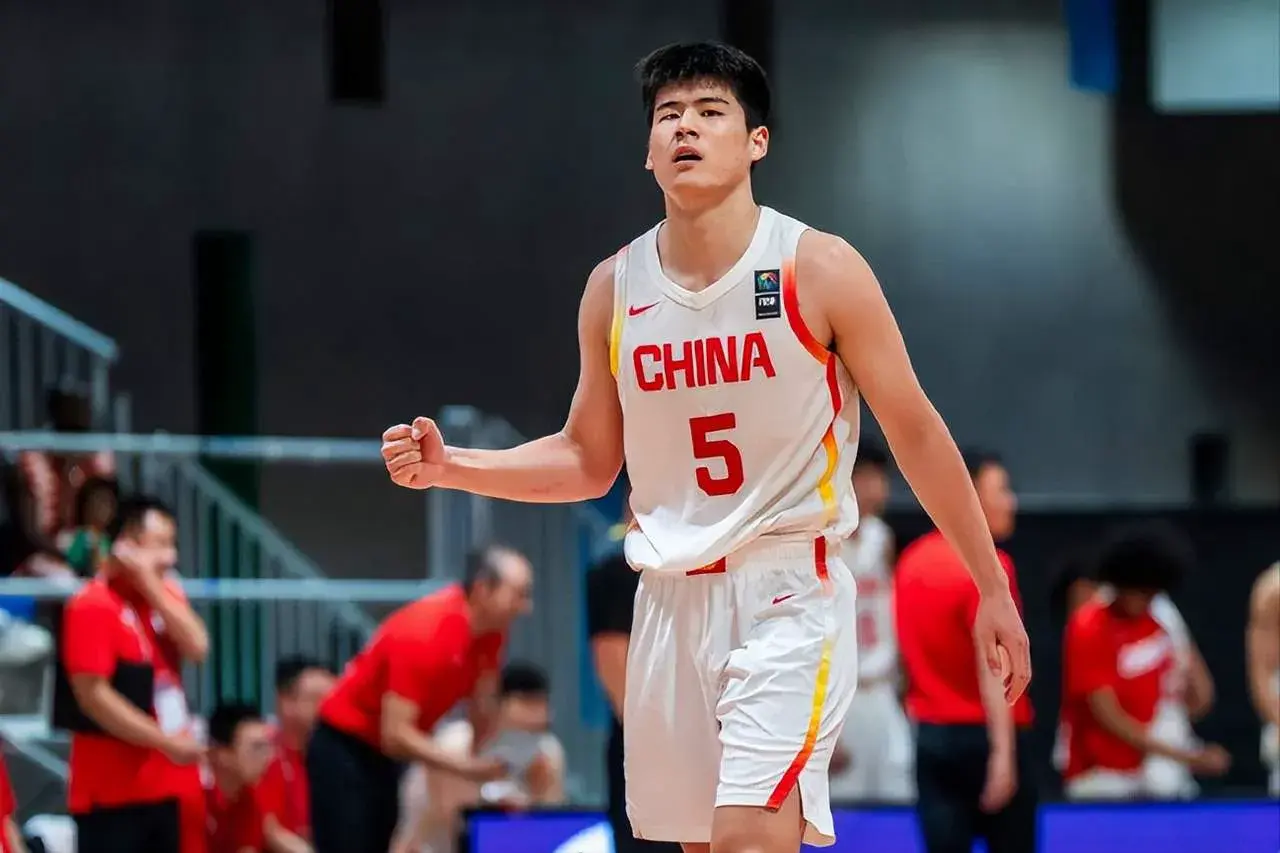 一场81:77险胜后，U19男篮排第13却有3大利好消息 陈家政一战成名