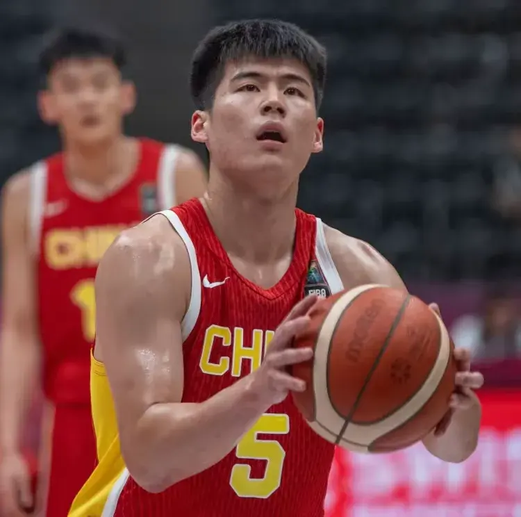 一场81:77险胜后，U19男篮排第13却有3大利好消息 陈家政一战成名