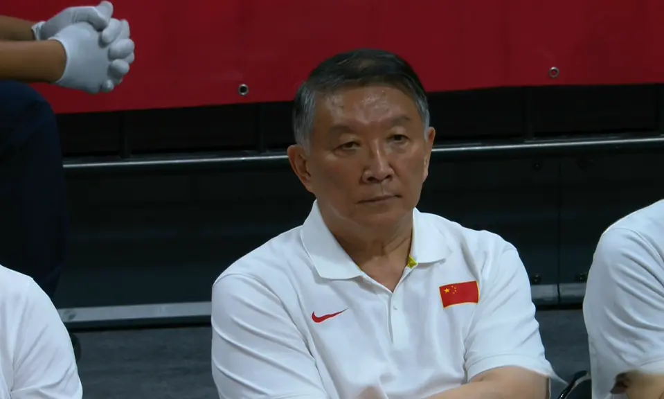 半场落后18分！中国女篮太难了，没有张子宇真不行，宫鲁鸣直摇头
