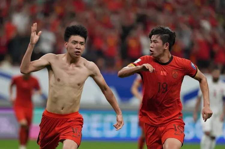 国足首发曝光！颜骏凌+塞尔吉尼奥老带新，国青三叉戟或首次亮相