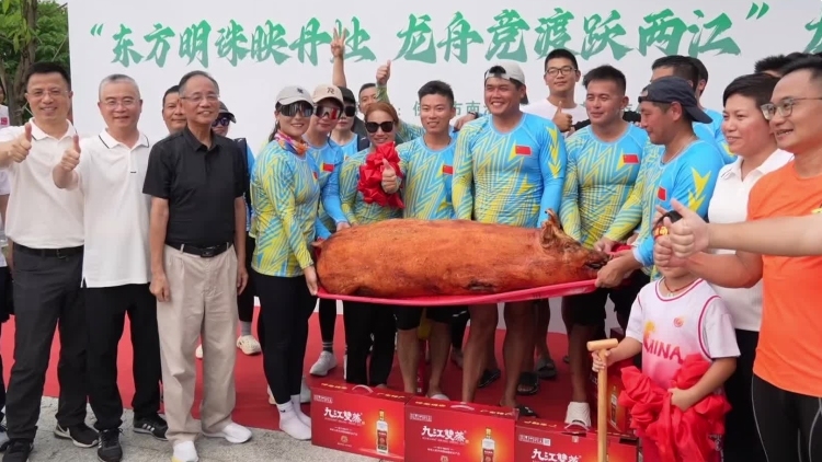 划出激情！上海龙舟队和佛山丹灶龙舟队上演趣味对决