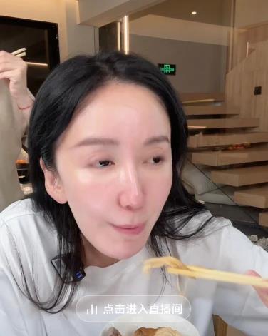 娄艺潇大变样，已经完全让人认不出来了，整容的代价真的很大