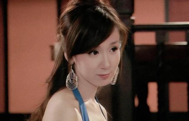 娄艺潇大变样，已经完全让人认不出来了，整容的代价真的很大