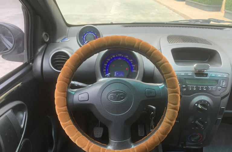 比亚迪机会来了，立刻复产比亚迪F0，这是个无人关注的赛道