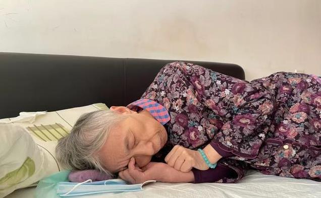 夏天热得冒汗却坚持八段锦，3个意想不到好处，真香！