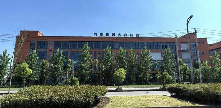 优必选“人形机器人”再度落户四川自贡：先进人工智能技术已与城市特色融合转为实际应用
