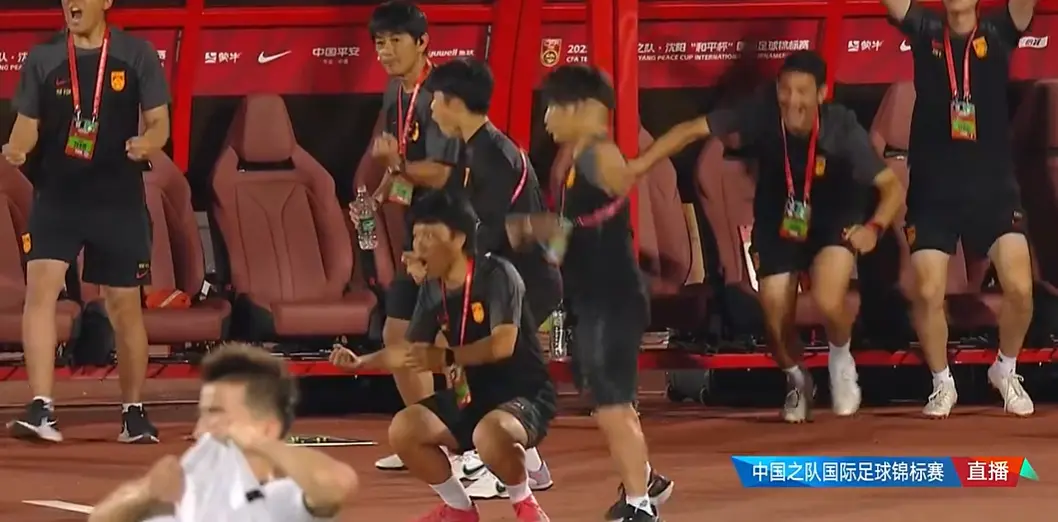 2-1绝杀！中国队掀翻亚洲冠军，最新积分：2队退出争冠，韩国队6分排名第一