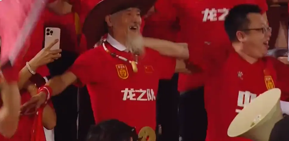 2-1绝杀！中国队掀翻亚洲冠军，最新积分：2队退出争冠，韩国队6分排名第一