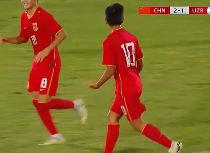 2-1绝杀！中国队掀翻亚洲冠军，最新积分：2队退出争冠，韩国队6分排名第一
