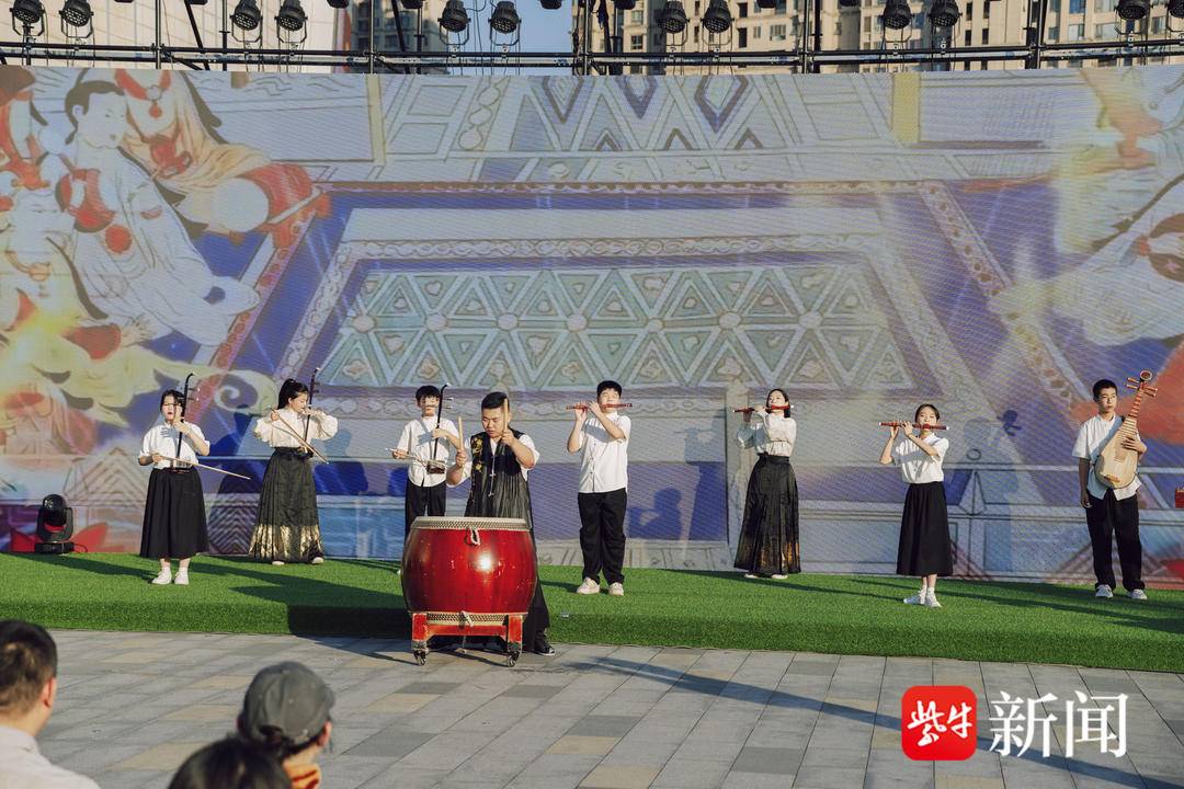 无锡西水市集：以苏超烽火，点燃锡城夜经济