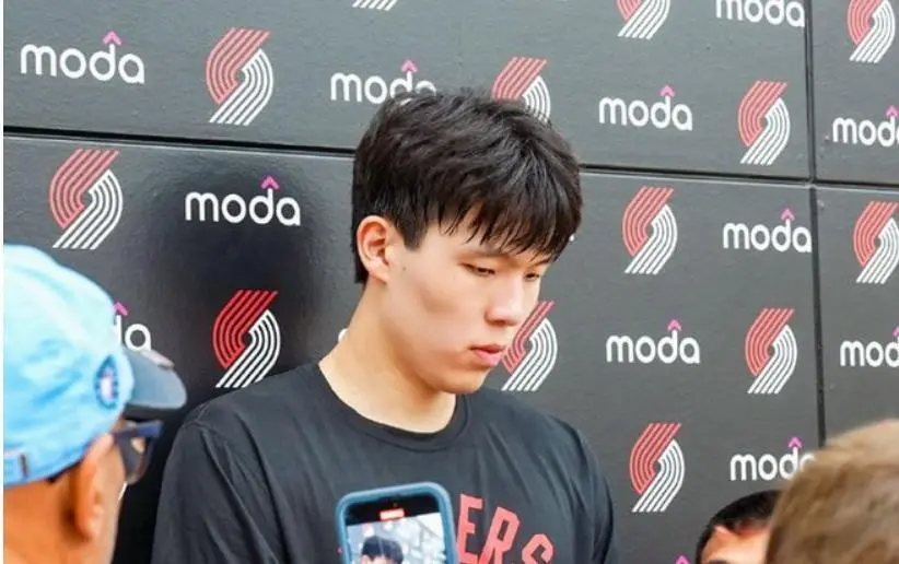 杨瀚森要回国打亚洲杯，大量球迷和媒体人怒批，完全没必要