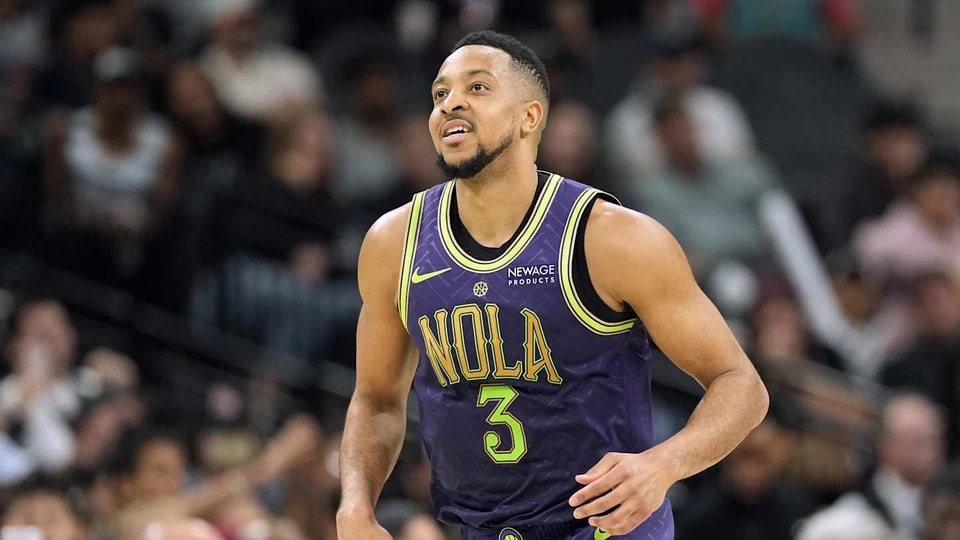 NBA球迷对鹈鹕队对CJ·麦科勒姆的衷心致敬帖子的反应