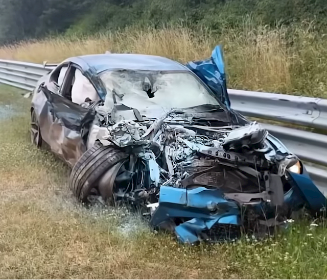 纽北赛道现严重事故！宝马M2怼上保时捷911 GT3 RS：瞬间爆燃