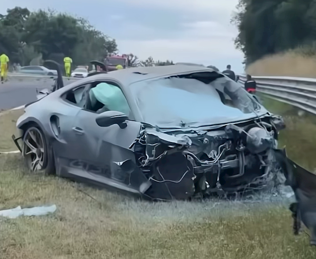 纽北赛道现严重事故！宝马M2怼上保时捷911 GT3 RS：瞬间爆燃