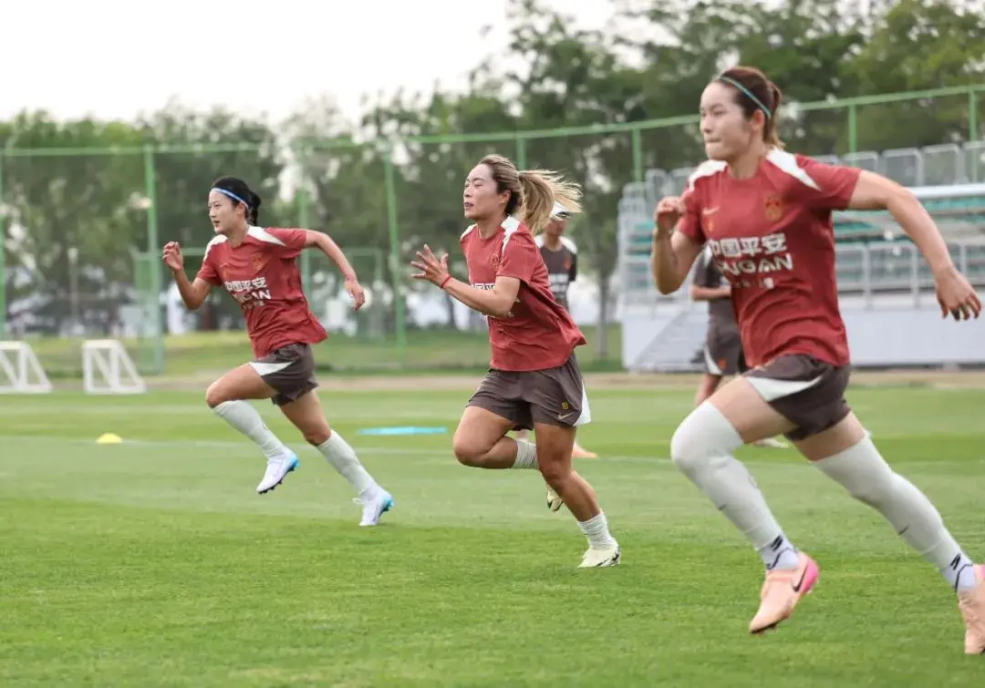对阵日韩！王霜、张琳艳两大核心回归，东亚杯是女足“试金石”