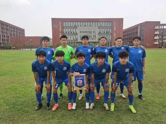 未经允许私自踢苏超！申花处罚U21球员，官媒遭盐城球迷围攻：没格局