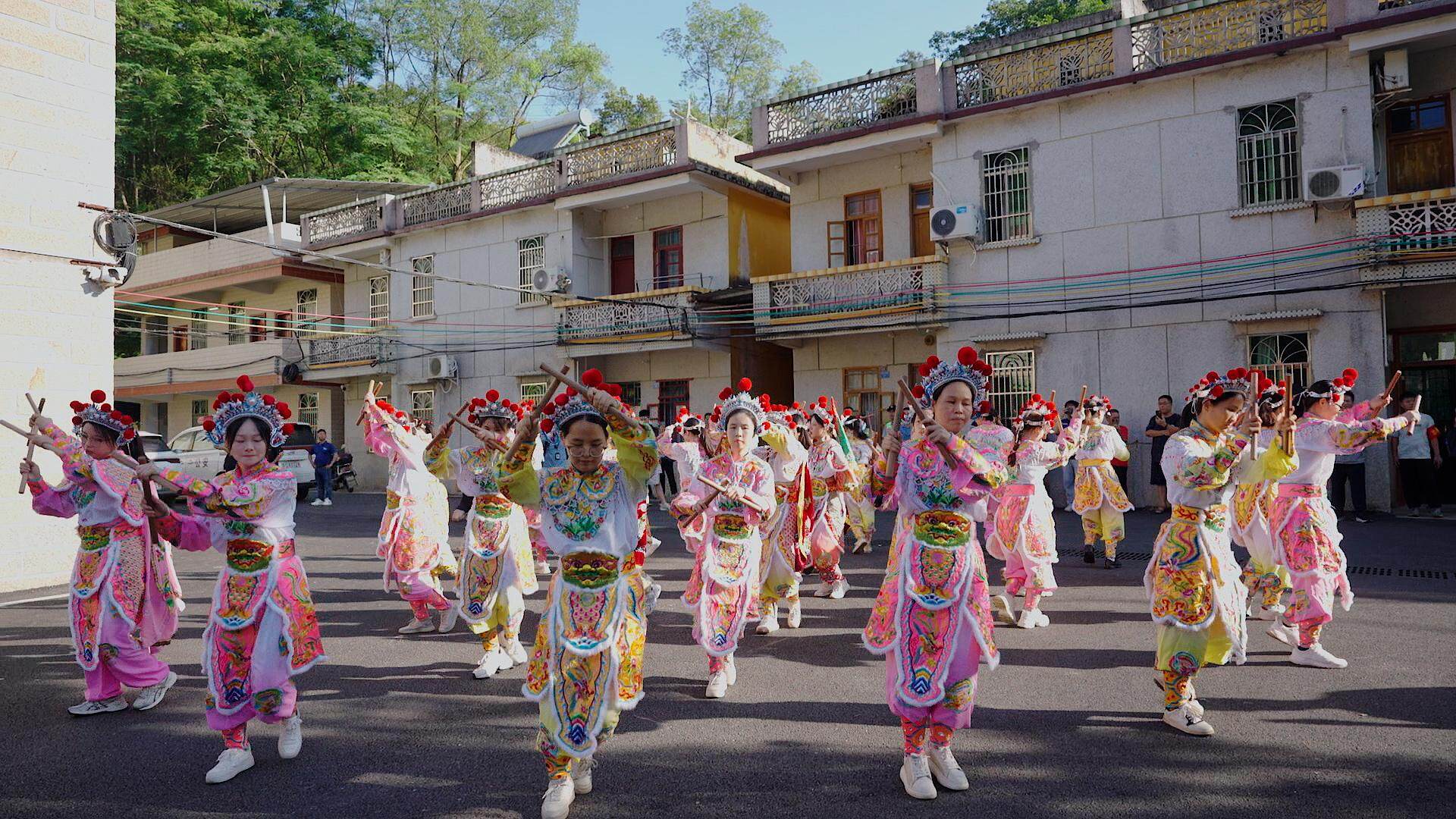惠州：千人共赴麻陂徒步秘境，“体育+旅游+公益”深度融合