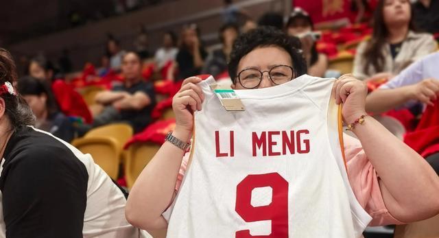 央视记者怒谈中国女篮失利:宫鲁鸣被问责!高端局需要李梦