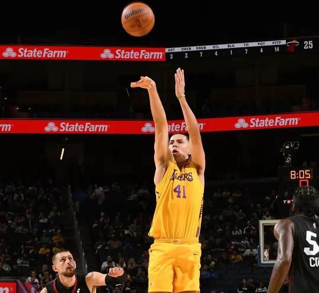 NBA夏联赛：湖人103-83轻取热火尝首胜！布朗尼10+2&斯威德20+3