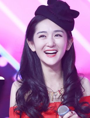 贺峻霖与谢娜上演精彩猜拳游戏