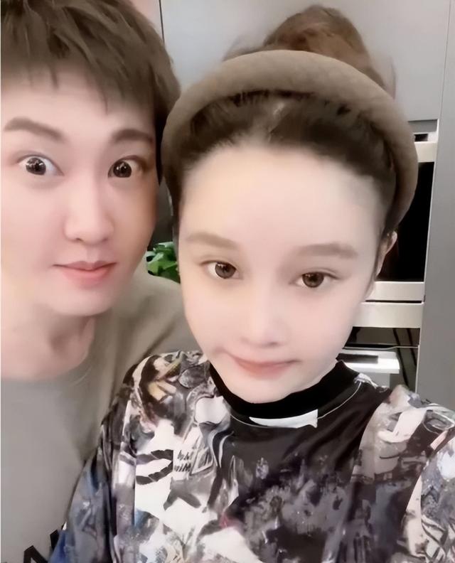 赵本山女儿球球自爆抑郁复发，曾宣布生娃后退网不差直播钱