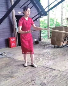 一根“飞天棍”，为何把年轻人打得心花怒放